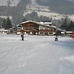 Otel Alpenhotel Kuechl 3*