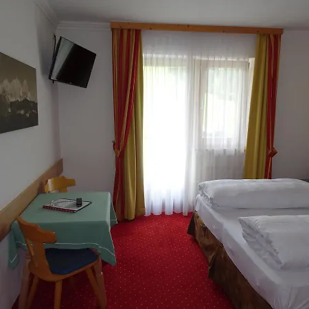 Alpenhotel Kuechl מלון