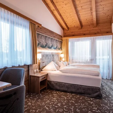 Hotell Alpenhotel Kuechl 3*