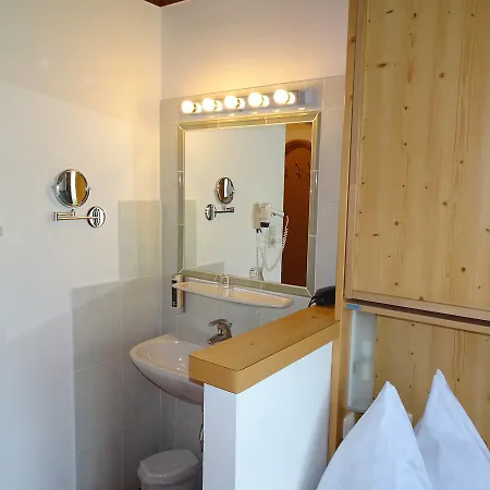 Hotell Alpenhotel Kuechl 3*
